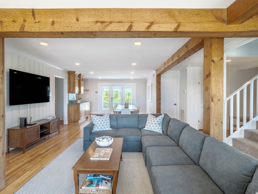 Surfside Cottage by Topsail Realty
