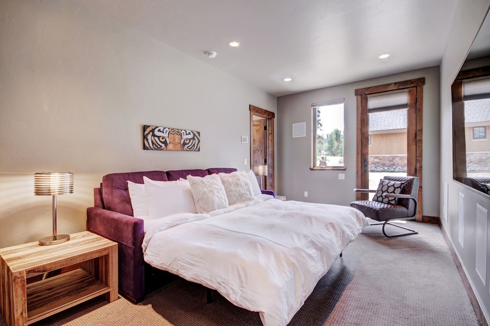Slope View  3 Bedroom Townhouse by RedAwning