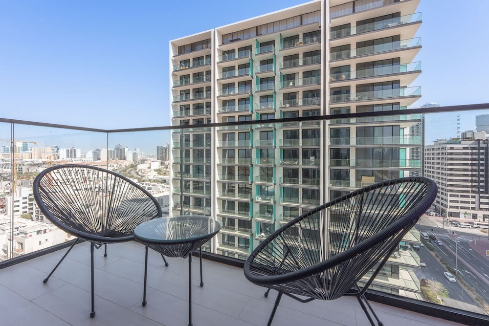 Gorgeous 1 Bedroom in Binghatti House and Sleeps 4