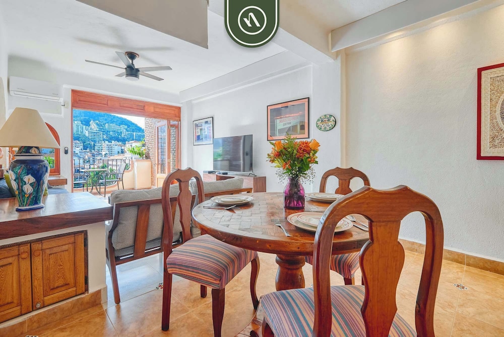 Ocean View 1Br Condo-balcony-beach-pool - 606