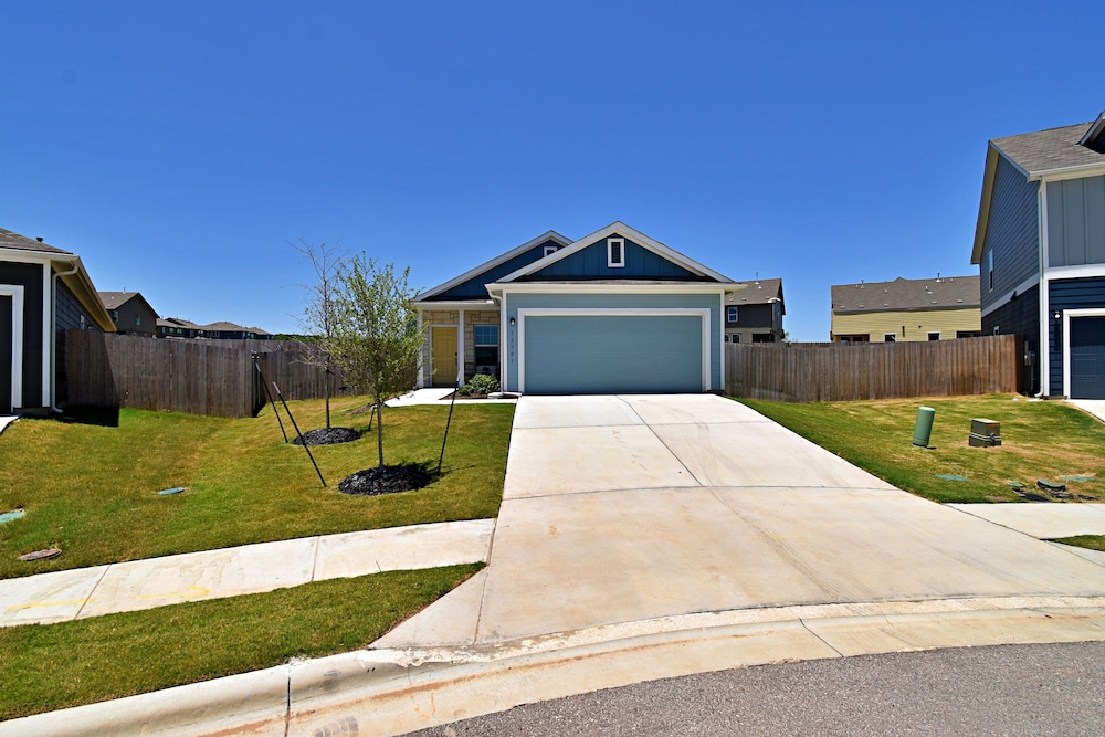 Long-term Stays Family-friendly Communal Pool! - Image 2