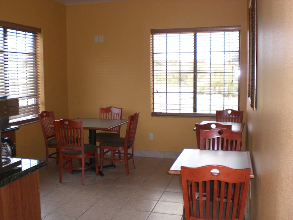 Sunbridge Inn & Suites