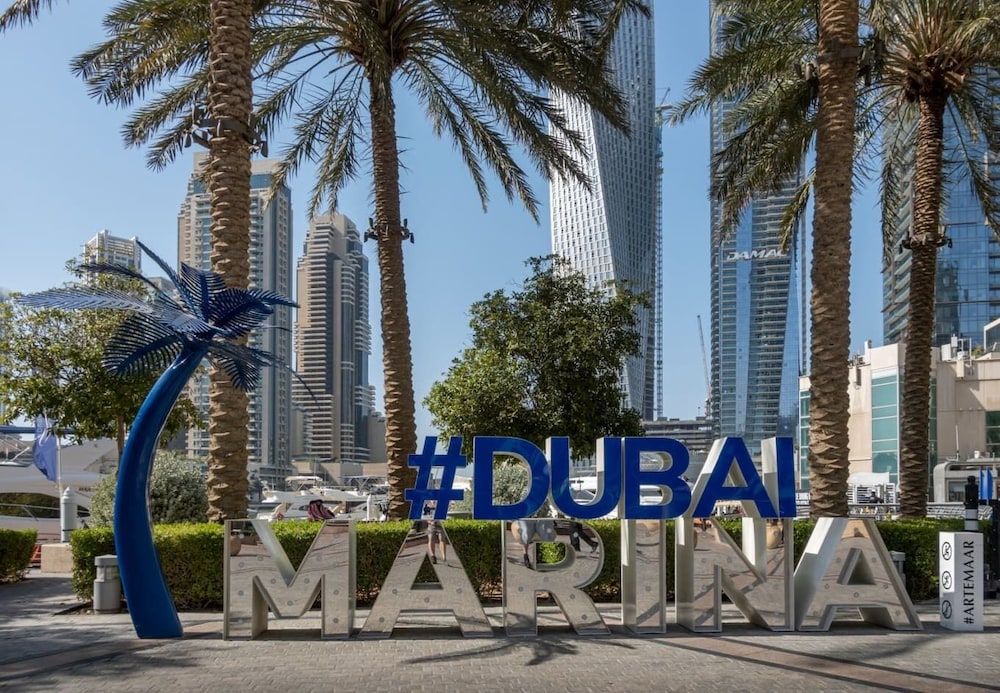 Heart of Dubai Marina-Clos to Tram Metro