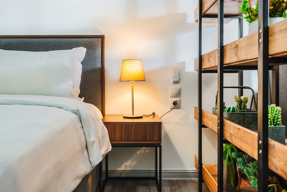 Sanders Home Suites - Inviting Downtown Studio photo 2