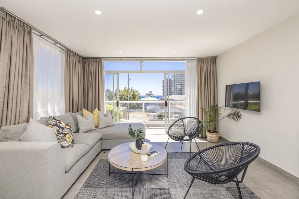 Seaview Bliss a Sunny Apartment and Pool