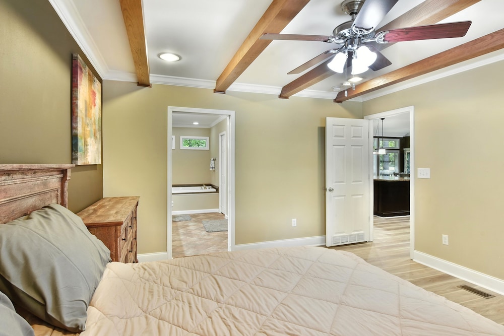 Cozy Cove Escape - Lakeside Retreat 3 Bedroom Cabin