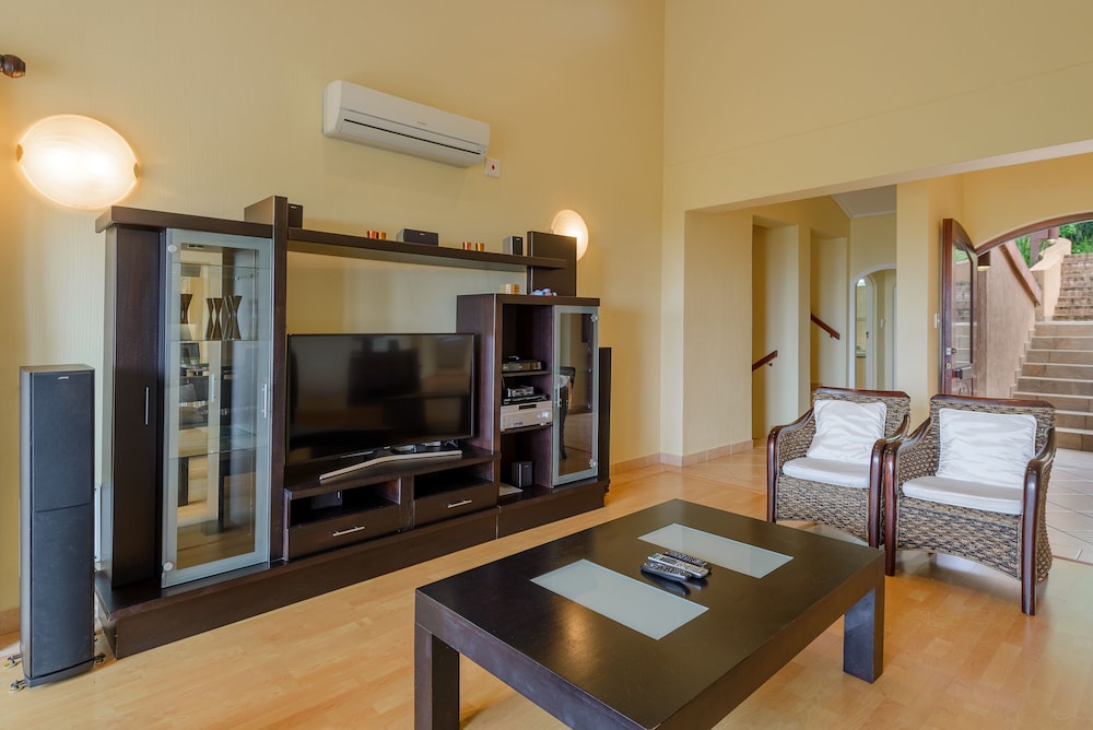 San Lameer Villa Rentals Three Bedroom Luxury 13908