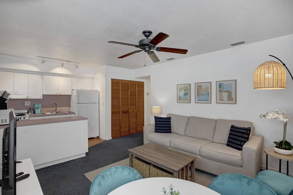 Marine Villas 8 in Hollywood
