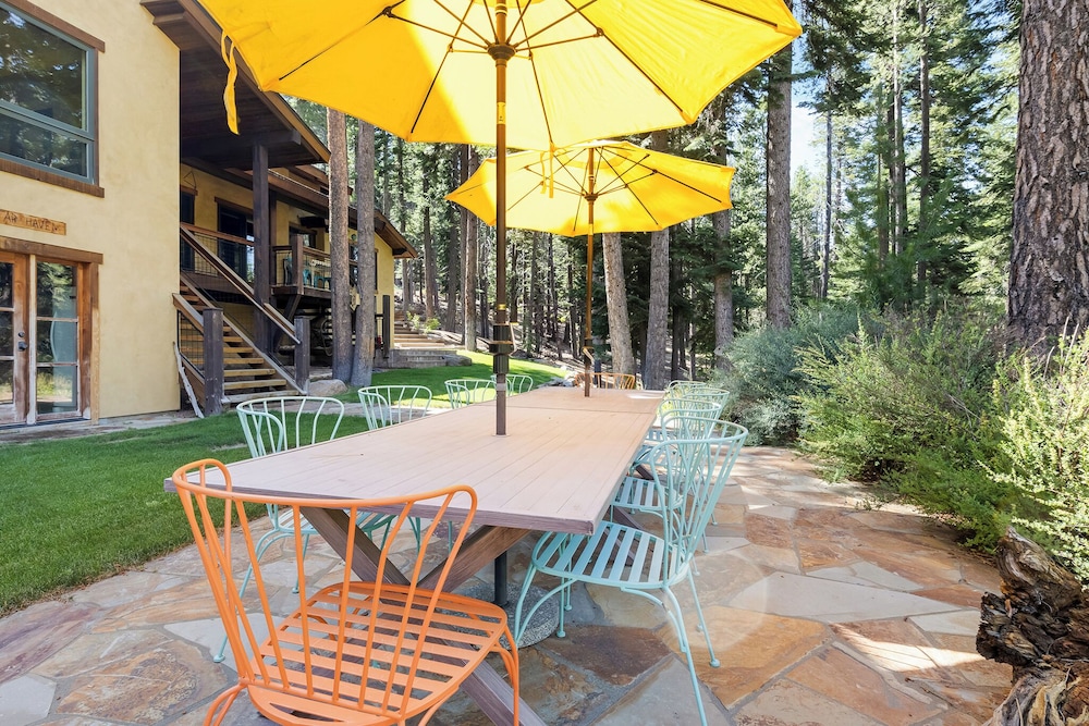 Star Haven Retreat 5 BDR Stunner!