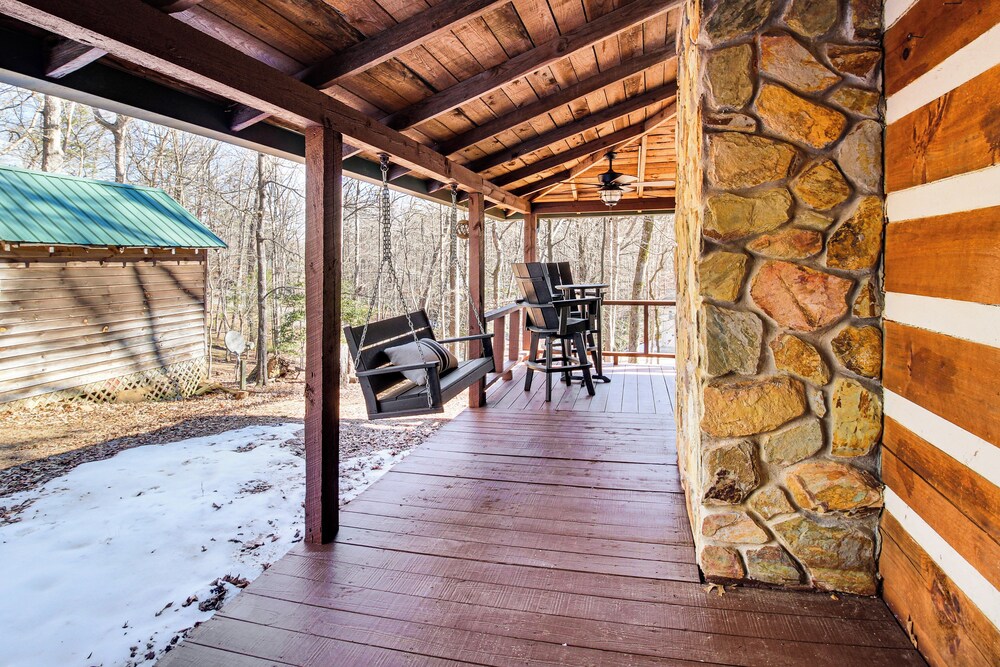 3 Mi to Dtwn Ellijay: Tree-lined Cabin w/ Deck!