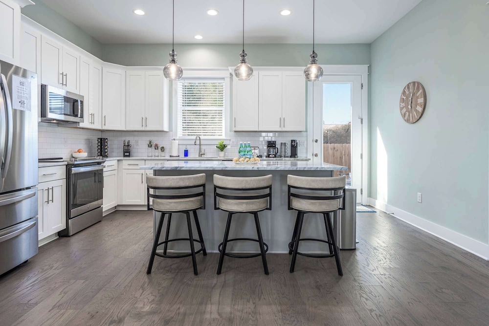 Beach to Bay 3BR Retreat - Cowboy Pool & Golf Cart