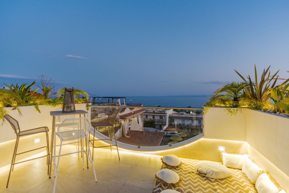 Terrace Jacuzzi - Tropicalia by Wonderful Italy