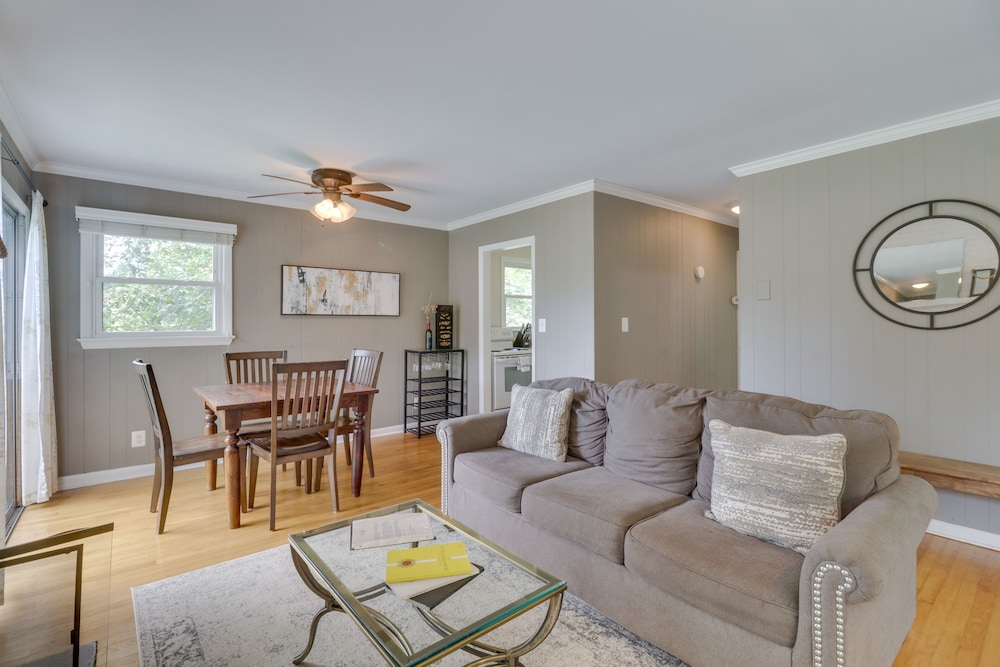 Quiet Charlottesville Hideaway in Baileys Retreat! view 4