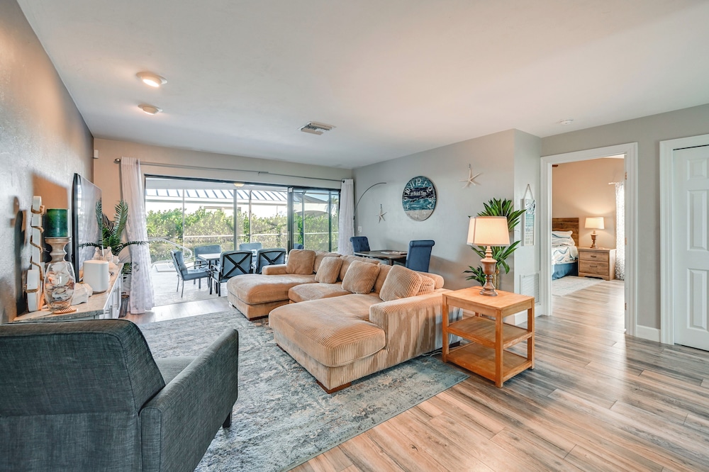 Walk to the Beach! Canal-front Marco Island Home