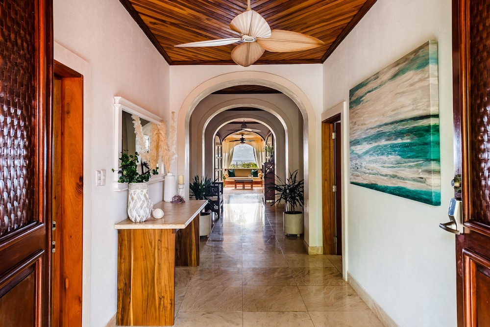 Luxury Beachfront 5 Bedroom Villa on Famous Beach