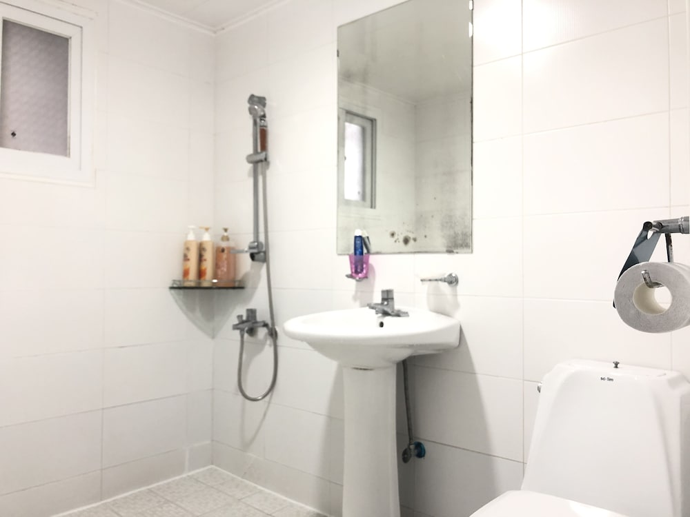Slow Citi Guesthouse - Hostel