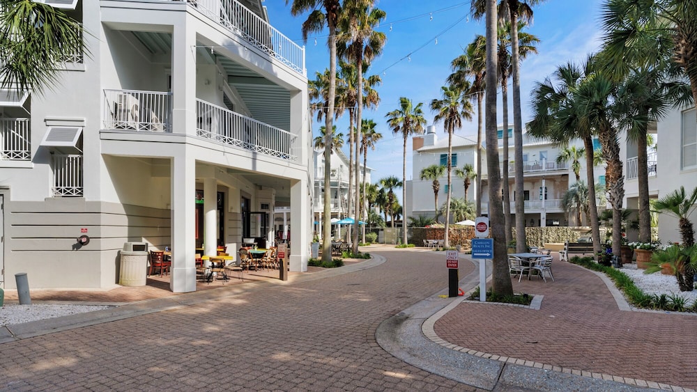 Lakefront Haven in Carillon Beach