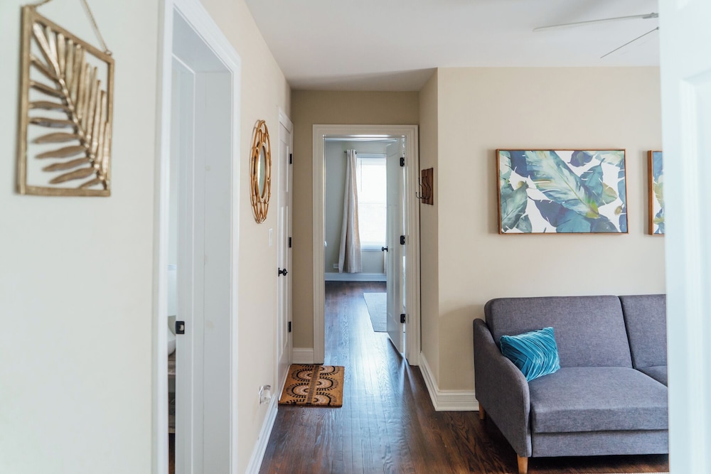 Homey 2BR - Central Charming