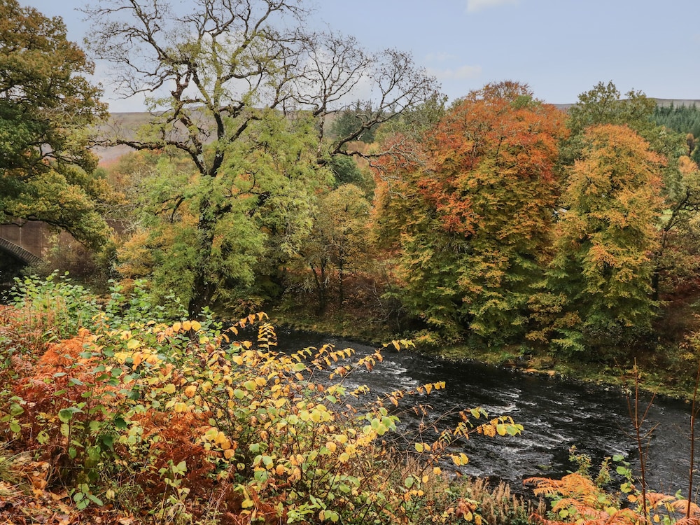 4 River Court