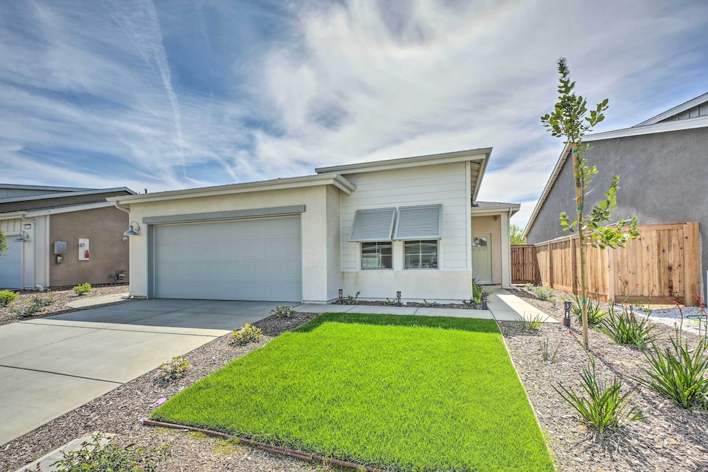 Charming Bakersfield Home w/ Yard & Patio! view 2