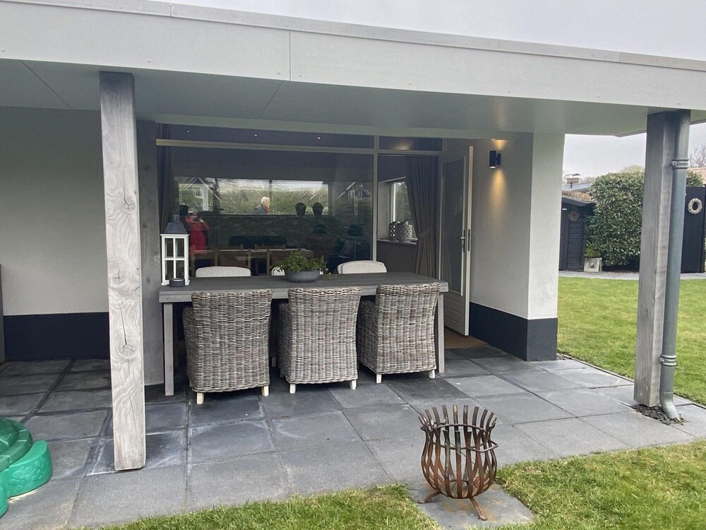 Lovely Holiday Bungalow With Garden