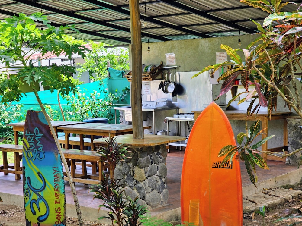 Don Jons Lodge -Surf & Yoga