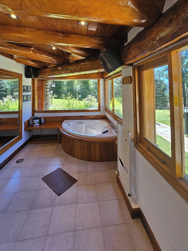 Rotui Luxury Village
