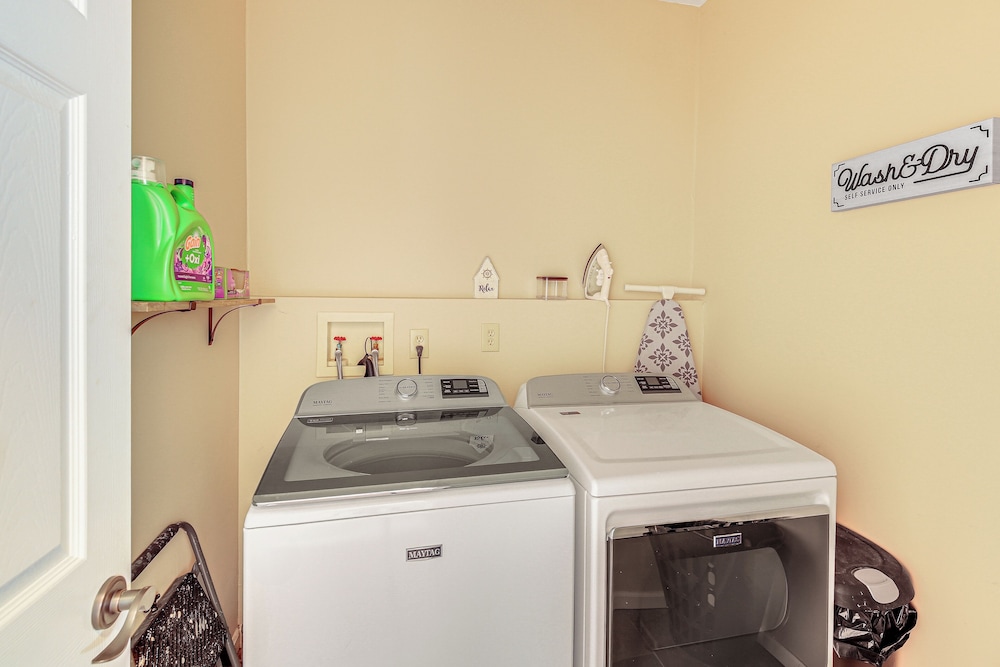 2 Mi to Branson Landing: Quiet Home w/ Lake View