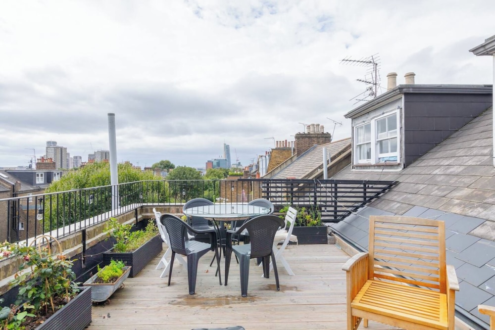 Top Floor 1BD Flat With Balcony - Ladbroke Grove