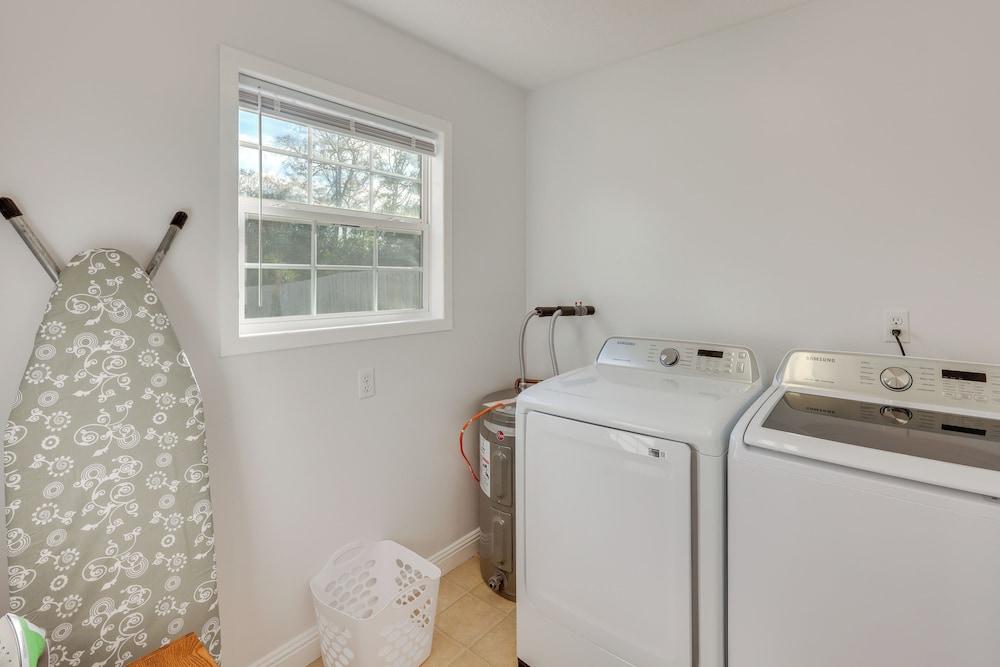 14 Mi to Montgomery: Quaint Couple's Apartment