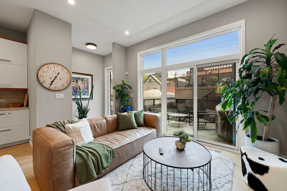 Stunning 5BR Home With 2 Rooftops Sauna Hot Tub