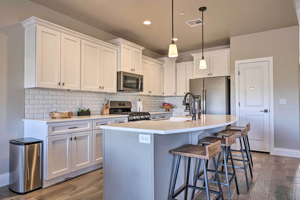 Newly Constructed Zion Village Townhome w/ Hot Tub