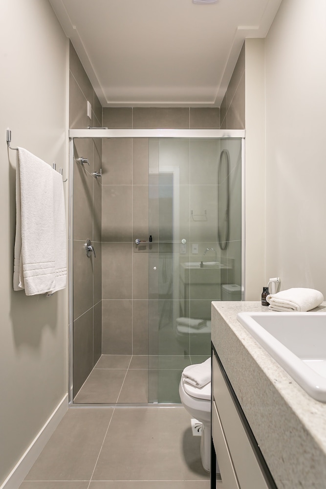 Studios Tower by Viva - Prédio com piscina e estacionamento no centro de Floripa