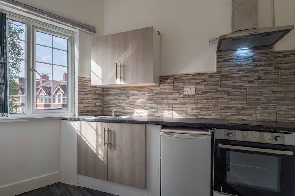 Impeccable Flat 1-bed Studio12 in Coventry view 5