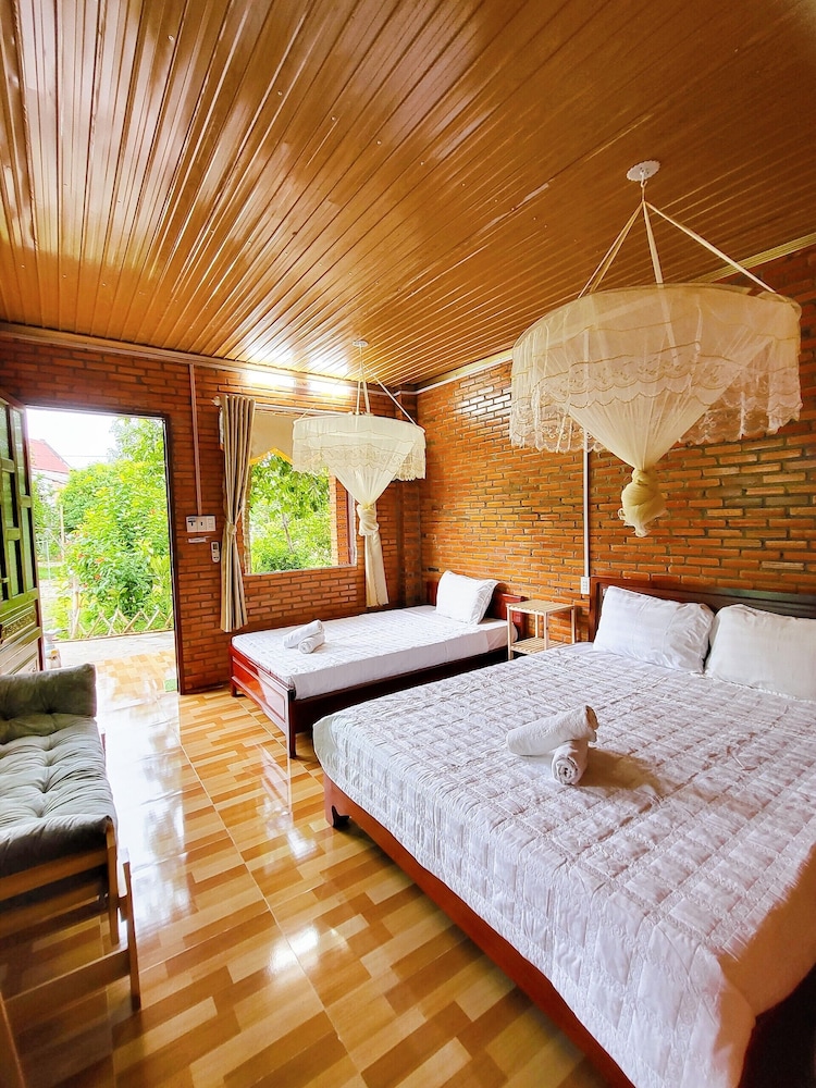 Cat Tien Farmer Lodge view 3
