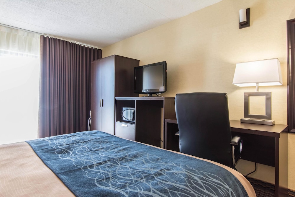 Trois-rivieres Vacations - Comfort Inn Trois-Rivieres - Property Image 4