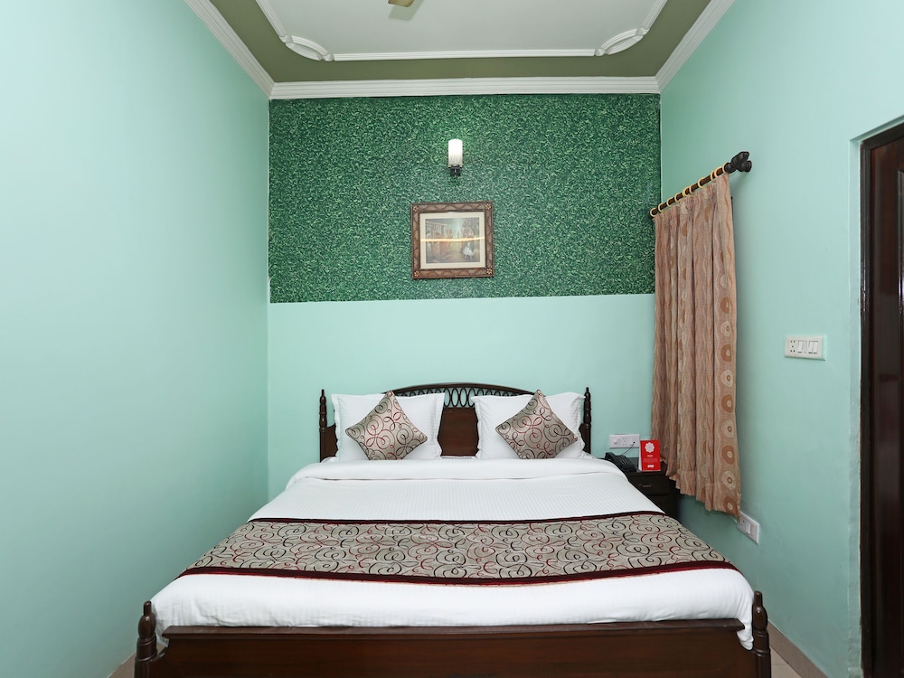 OYO 11312 Hotel Aero Capitol