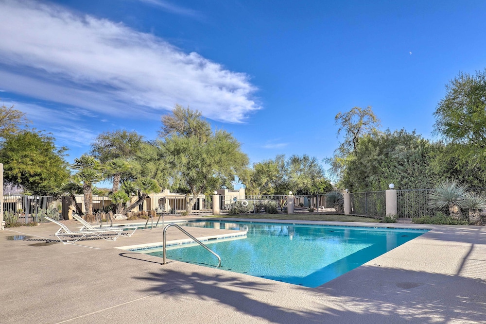 Sunny Tucson Townhome w/ Patio & Mountain Views! view 2