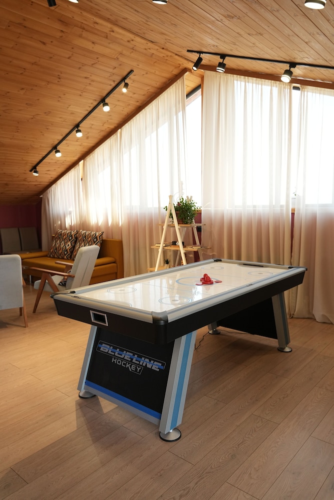Aparan Guest House