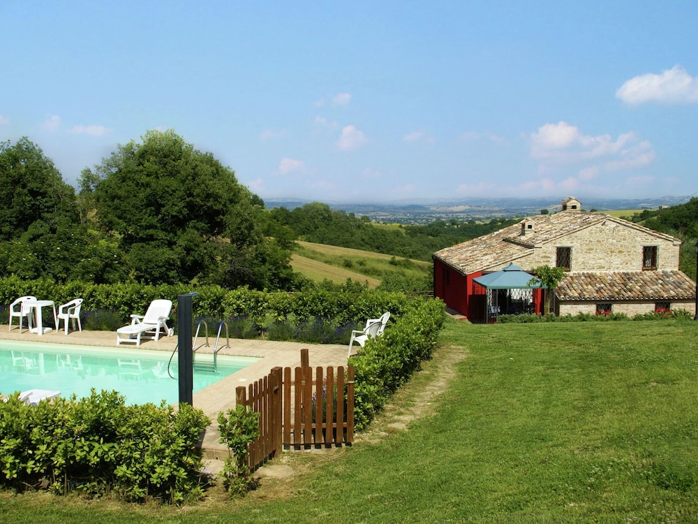 Belvilla by OYO Spacious Villa in Treia With Pool photo 4