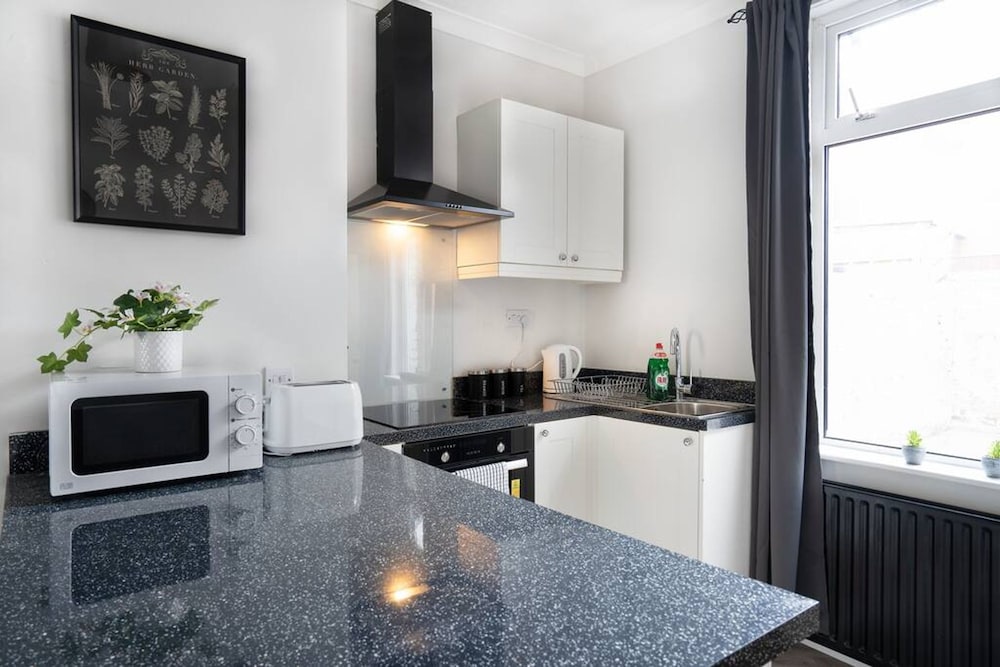 Central 2 Bedroom House-parking