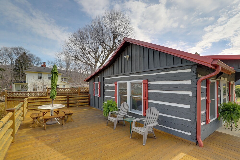Scenic Hot Springs Retreat Near Appalachian Trail!