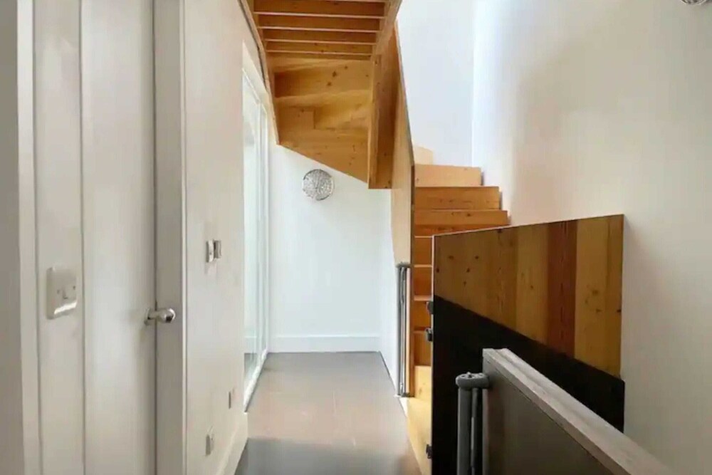 Bright and Stylish 2 Bedroom House in Shoreditch