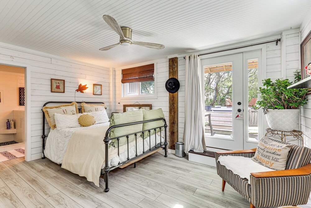 Coastal Oasis w/ Hot Tub: Walk to Beach! view 4