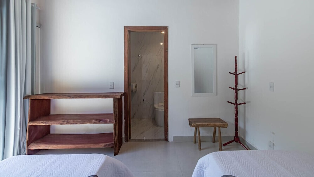 Casa Pet-friendly em Cond com Piscina e 5 Su tes