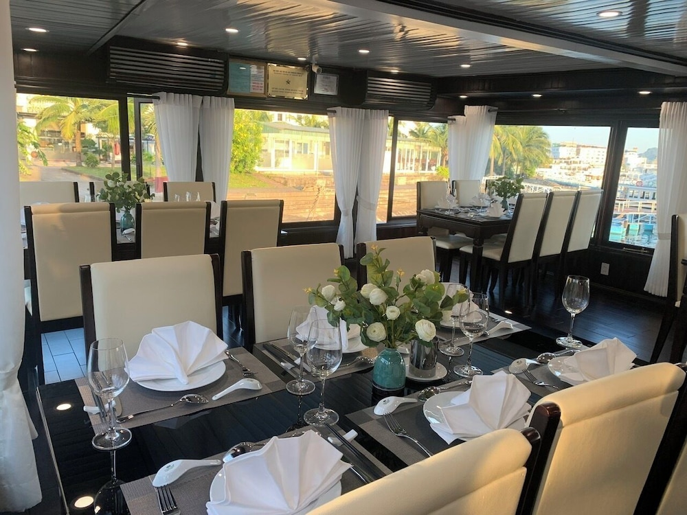 Vietsails cruises