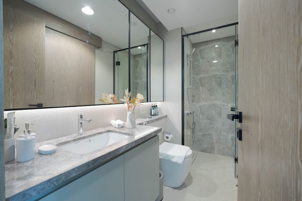 KeyRock Golf Gate - Stylish Retreat