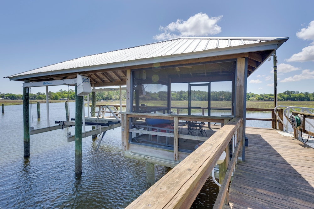 Fish, Boat & Unwind: 'creekside Oasis' in Darien!