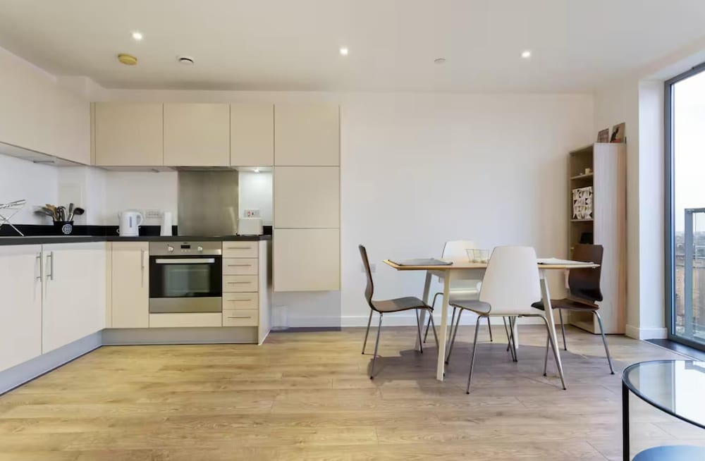 Apartmentsleeps3-balcony-near Canarywharf-gym