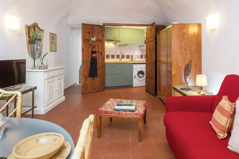 Diana in Pantheon Apartment